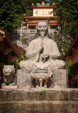Ta Cu statue